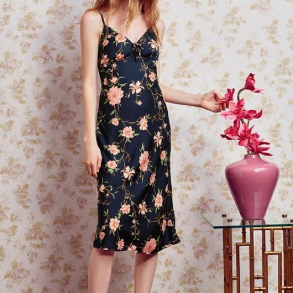 💚ISO💚 Urban Outfitters Betsy Satin Dress